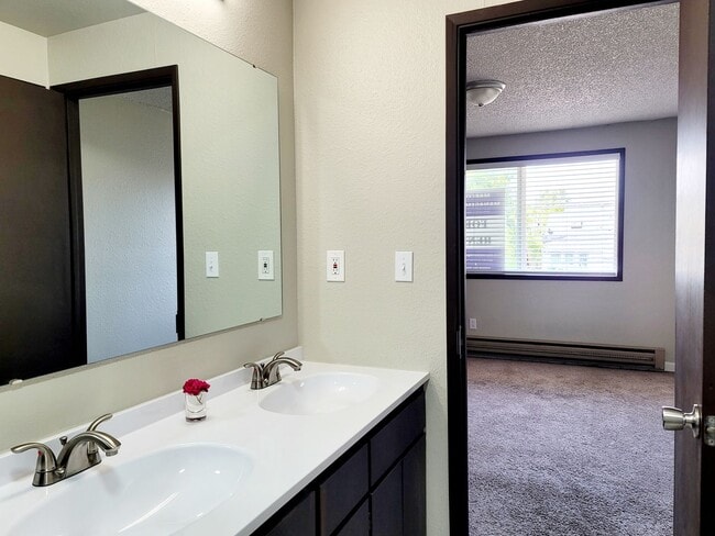Building Photo - Auburn Triplex