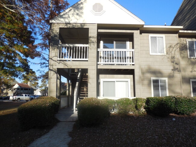 Building Photo - 100 Myrtle Greens Dr