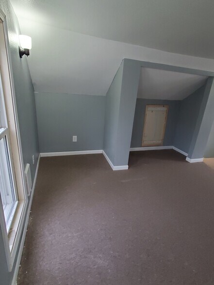 Upstairs bed - 2004 Clay St
