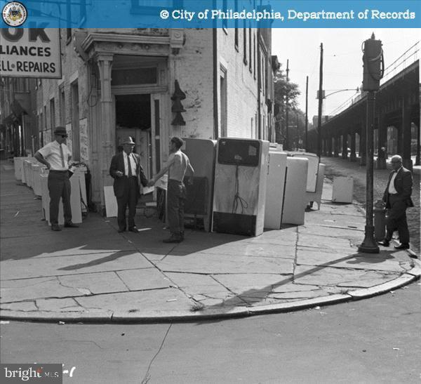 Building Photo - 2028 Trenton Ave