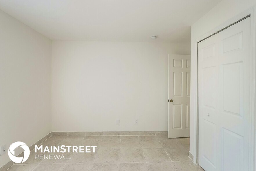 Building Photo - 502 Whitehall Ave SW