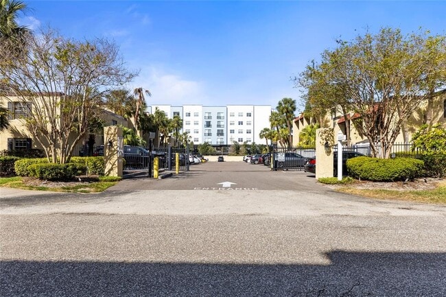 Building Photo - 5304 W Kennedy Blvd