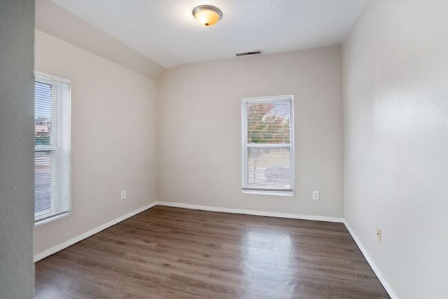 Building Photo - 2118 College St