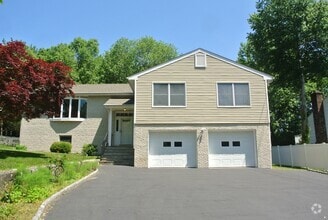 Building Photo - 302 Westwood Rd