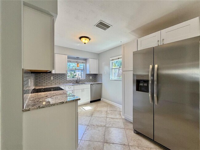 Building Photo - 510 81st Ave N