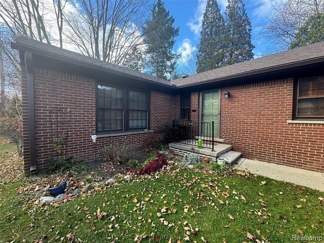 Building Photo - 6 Danvers Ln