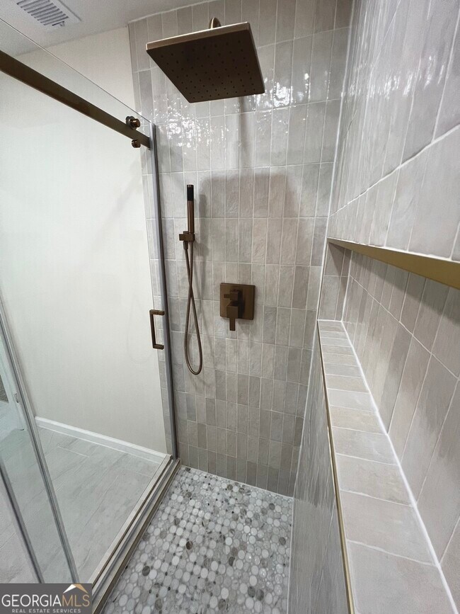 Building Photo - 2907 Clearbrook Dr