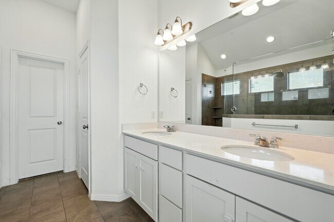 Building Photo - 1544 Devine Lake Bnd