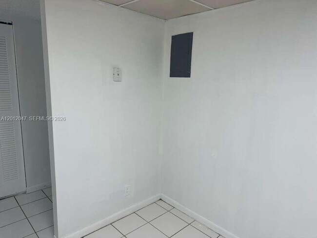 Building Photo - 500 Executive Center Dr