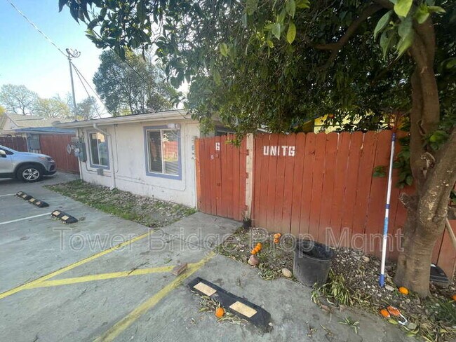 Building Photo - 474 Harding Ave