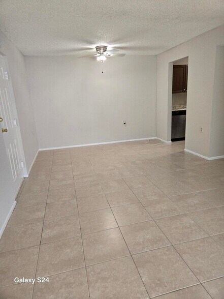 Building Photo - 1141 Lake Victoria Dr