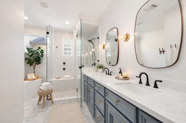 Building Photo - 5545 Cornish St