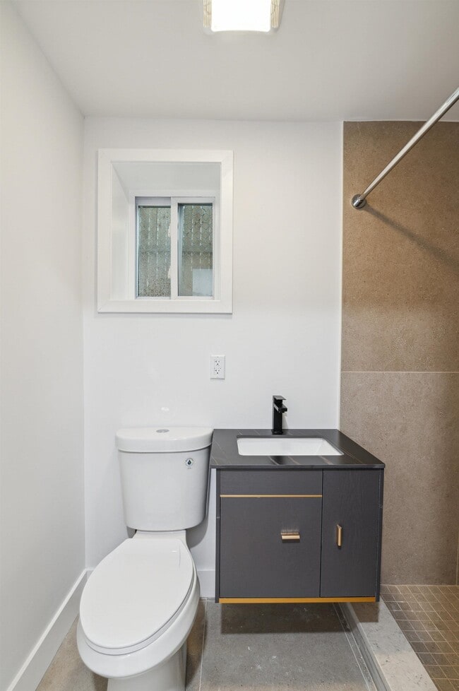 Building Photo - 36 Park St