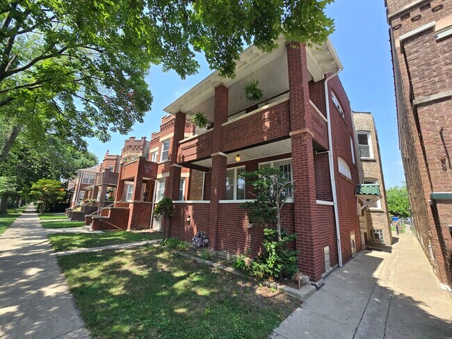 Building Photo - 5030 W Hutchinson St