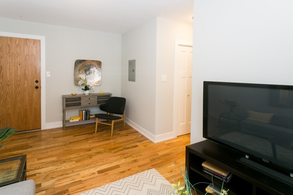 Building Photo - 2737 N Mildred Ave