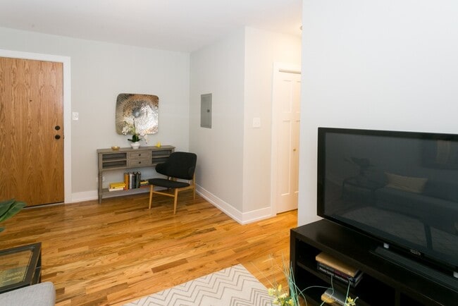 Building Photo - 2919 N Mildred Ave