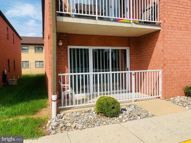 Building Photo - 1225 Norwalk Rd