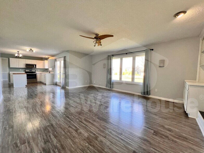 Building Photo - 1709 NE Sherman Ct