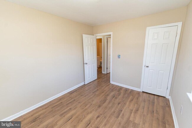 Building Photo - 504 Plover Rd