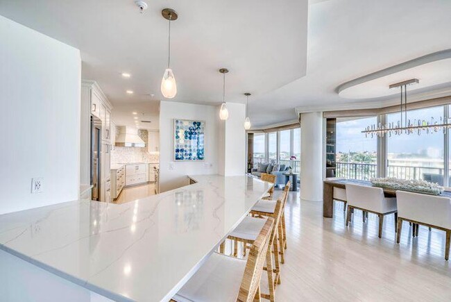 Building Photo - 570 Ocean Dr
