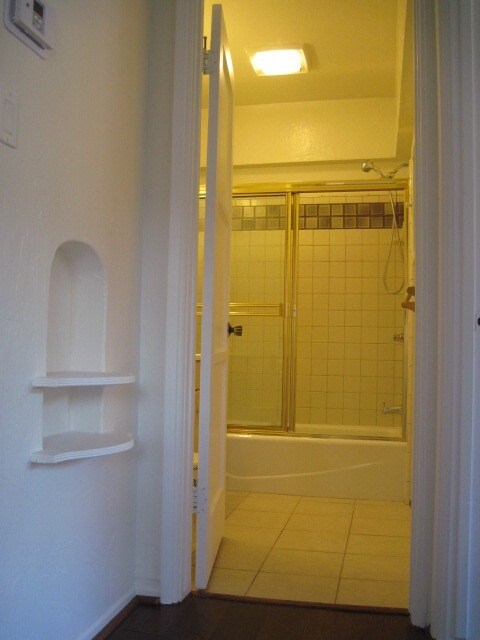 Building Photo - 4076 McLaughlin Ave