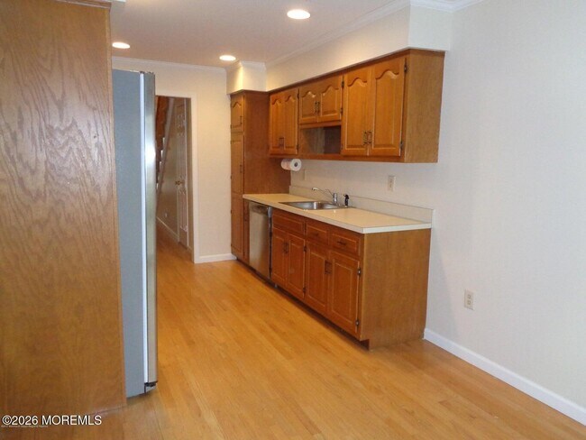Building Photo - 8 Eastborne Dr