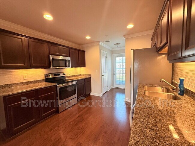 Building Photo - 1040 Charlie Daniels Pkwy