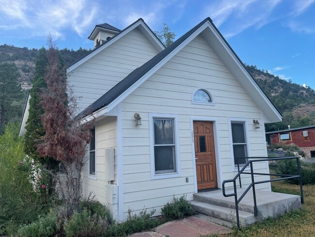 Building Photo - Large Three Bedroom on the North Side of D...