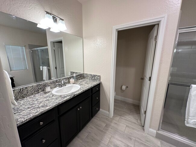 Building Photo - 2419 W Heather Ln