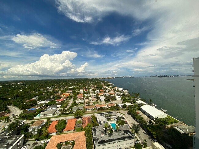 Building Photo - 7951 NE Bayshore Ct