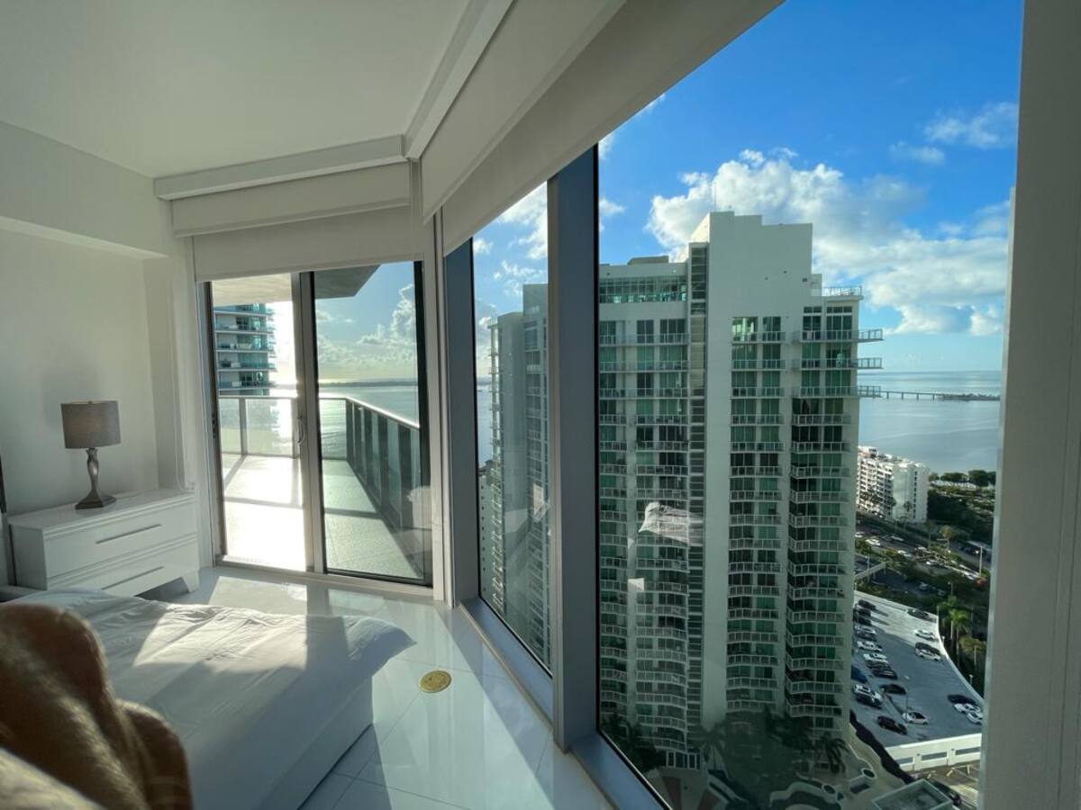 Building Photo - 1300 Brickell Bay Dr