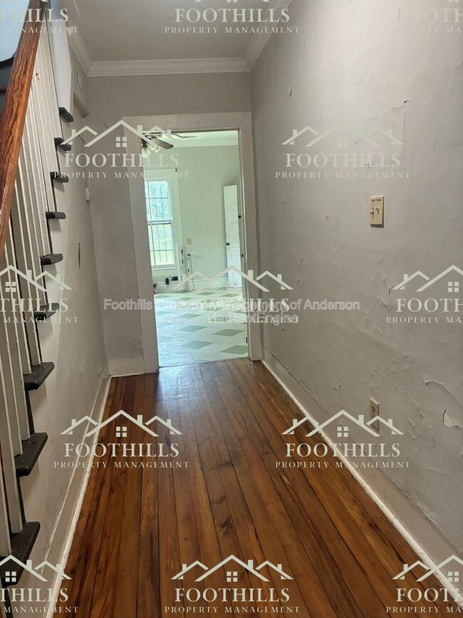 Building Photo - 319 B St