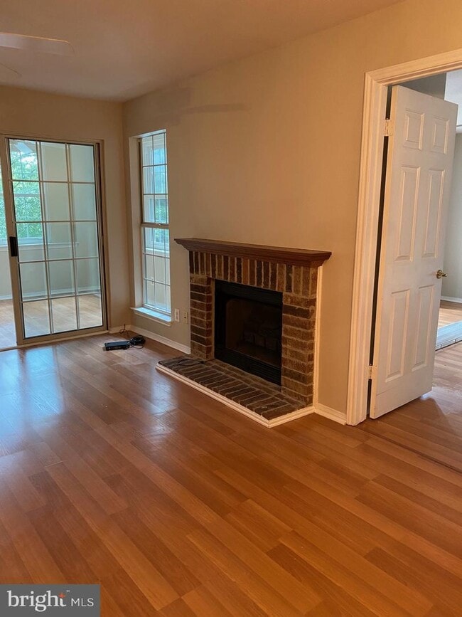 Building Photo - 310 Canterbury Rd