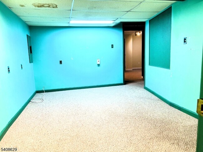 Building Photo - 1802 Scarlett Dr