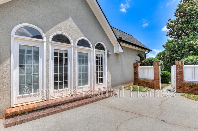 Building Photo - 208 Stonington Dr