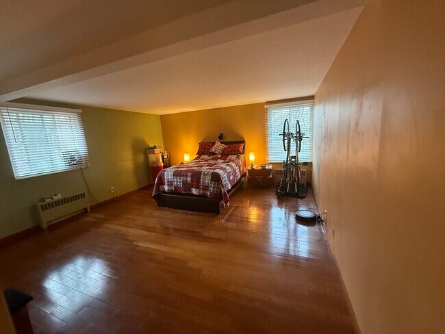 Building Photo - 4 Longwood Dr