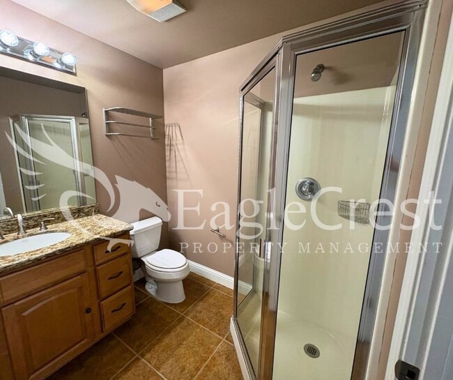 Building Photo - 44 Vinehill Dr