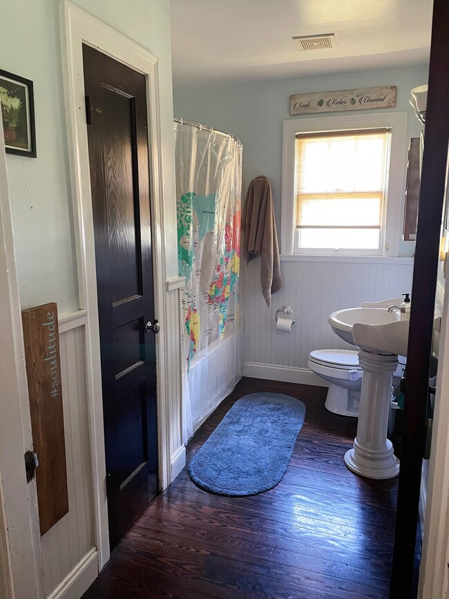 Bathroom - 520 Timmons St