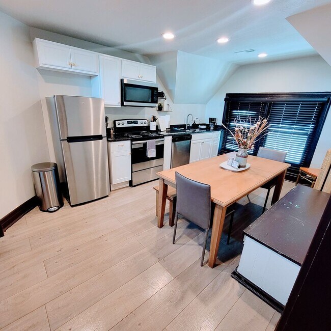 Building Photo - 623 E 100 S