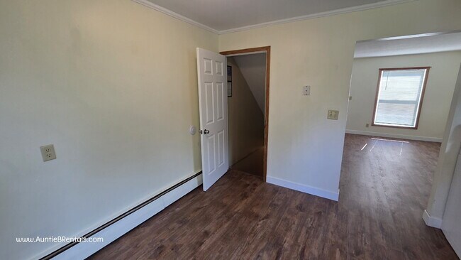 Building Photo - Great 2BR Duplex with a yard, Minneapolis ...