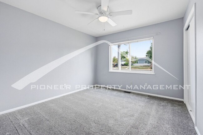 Building Photo - Spacious Home with Office and Fenced Yard
