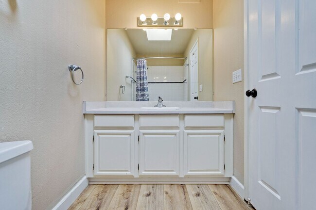 Building Photo - Welcome Home!!! - Modern and Spacious Gem!...