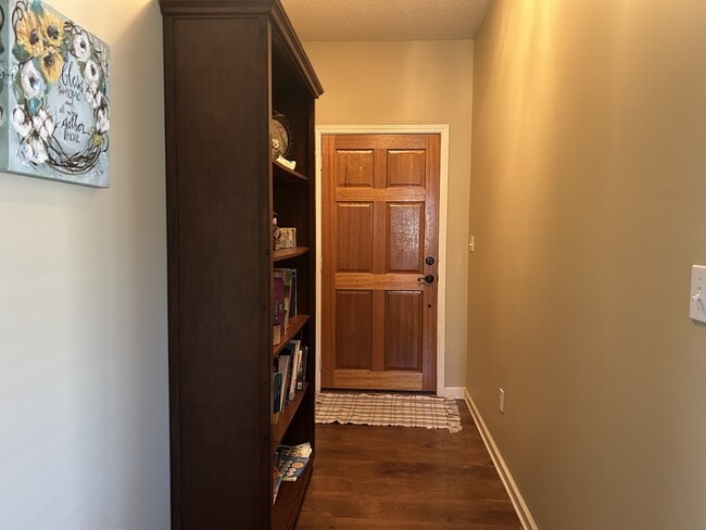 Building Photo - 105 Jamie Cove