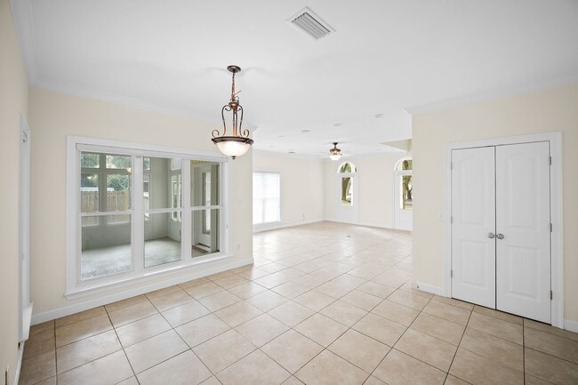 Building Photo - 11750 Village Green Dr