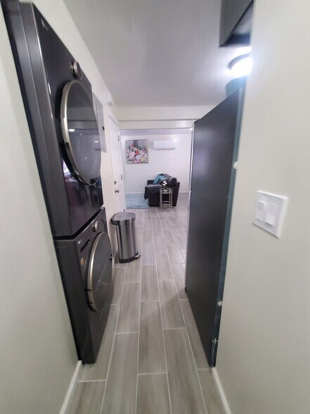 Building Photo - 541 S 9th Ave