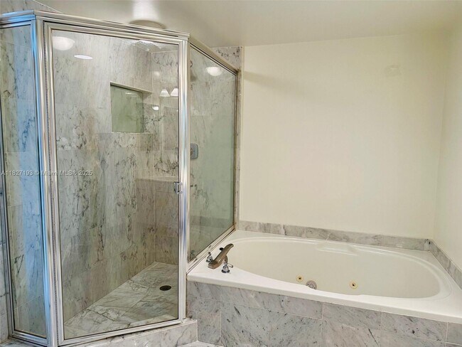 Building Photo - 3640 Yacht Club Dr