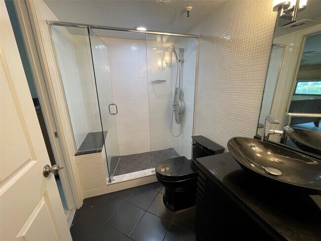 Building Photo - 374 Golfview Rd