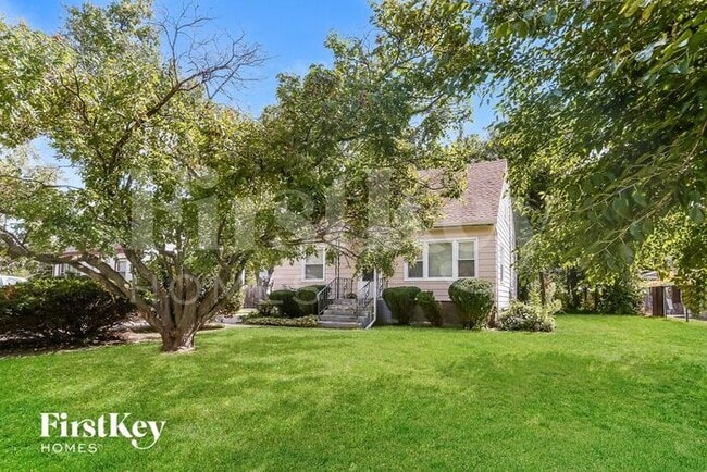 Primary Photo - 6667 Glenview Dr