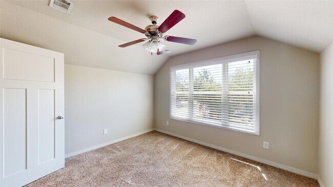 Building Photo - 914 Fairview Ave