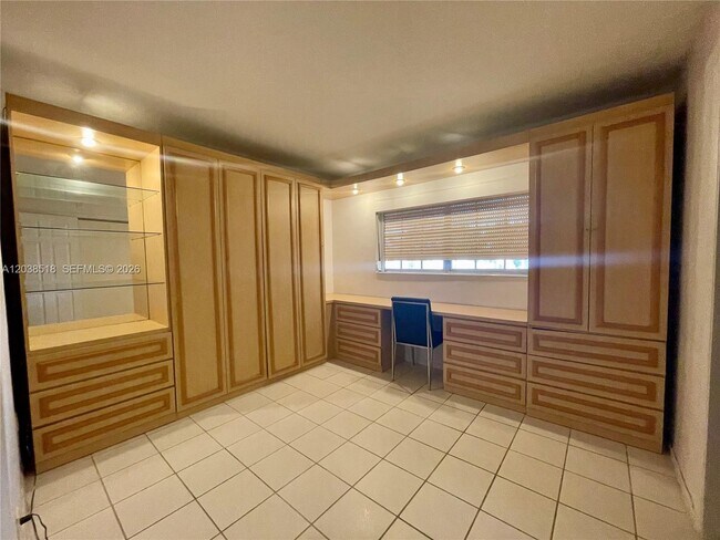 Building Photo - 450 Paradise Isle Blvd